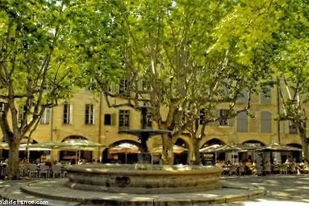 Le Patio Cache, Calme & Confort Pres Des Arenes Nîmes